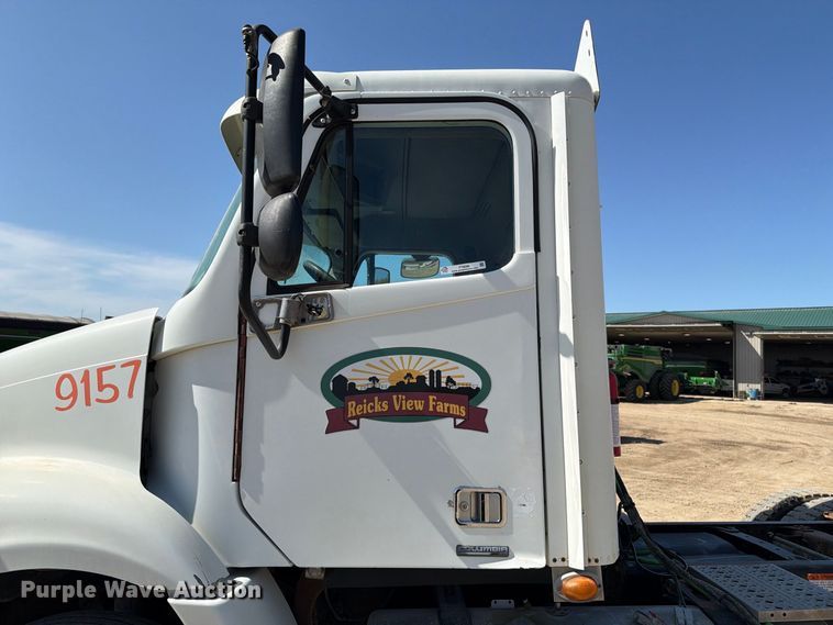 image for item FT8086 2006 Freightliner Columbia semi truck