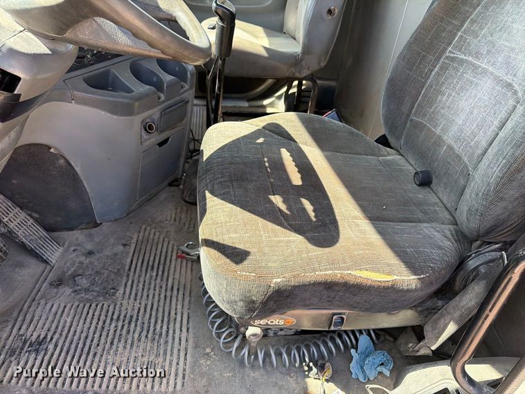 image for item FT8086 2006 Freightliner Columbia semi truck