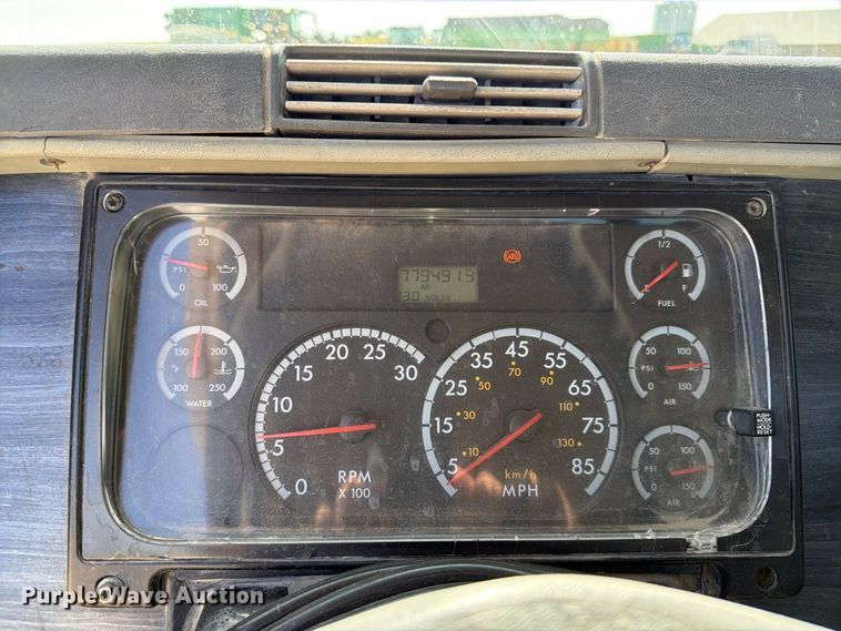 image for item FT8086 2006 Freightliner Columbia semi truck