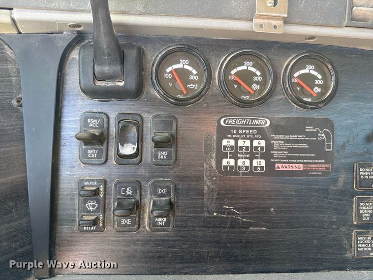 image for item FT8086 2006 Freightliner Columbia semi truck