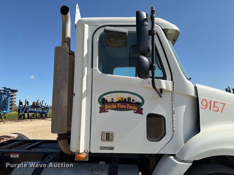 image for item FT8086 2006 Freightliner Columbia semi truck