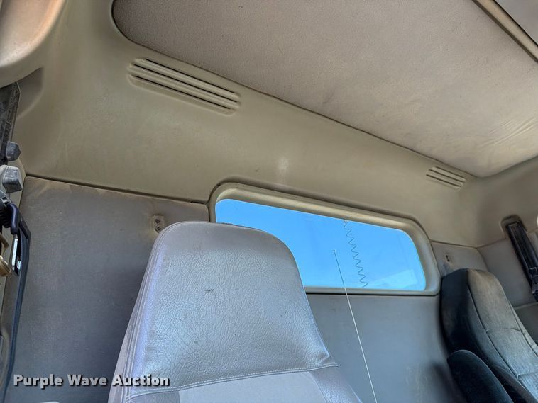 image for item FT8086 2006 Freightliner Columbia semi truck