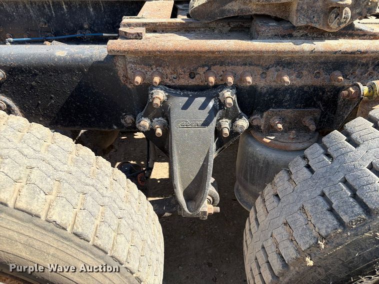 image for item FT8086 2006 Freightliner Columbia semi truck