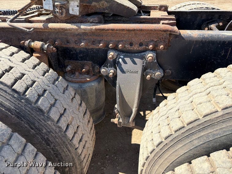 image for item FT8086 2006 Freightliner Columbia semi truck