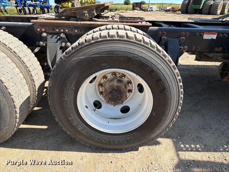 image for item FT8086 2006 Freightliner Columbia semi truck