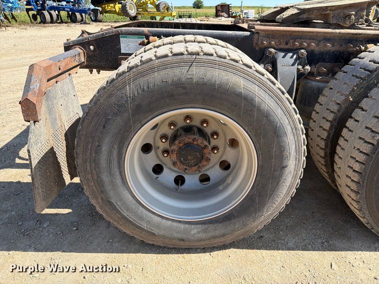 image for item FT8086 2006 Freightliner Columbia semi truck
