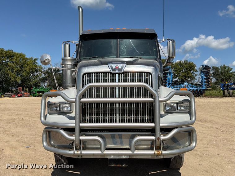 image for item FT8087 2015 Western Star 4900 semi truck