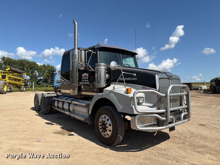 image for item FT8087 2015 Western Star 4900 semi truck