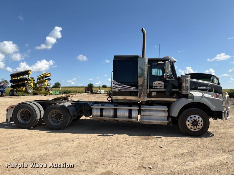 image for item FT8087 2015 Western Star 4900 semi truck
