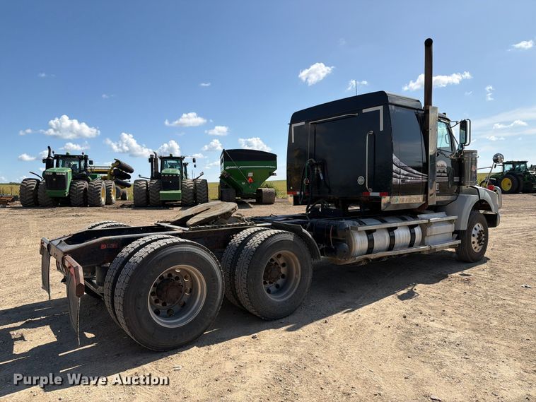 image for item FT8087 2015 Western Star 4900 semi truck