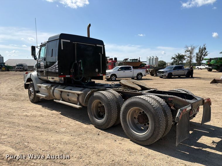 image for item FT8087 2015 Western Star 4900 semi truck