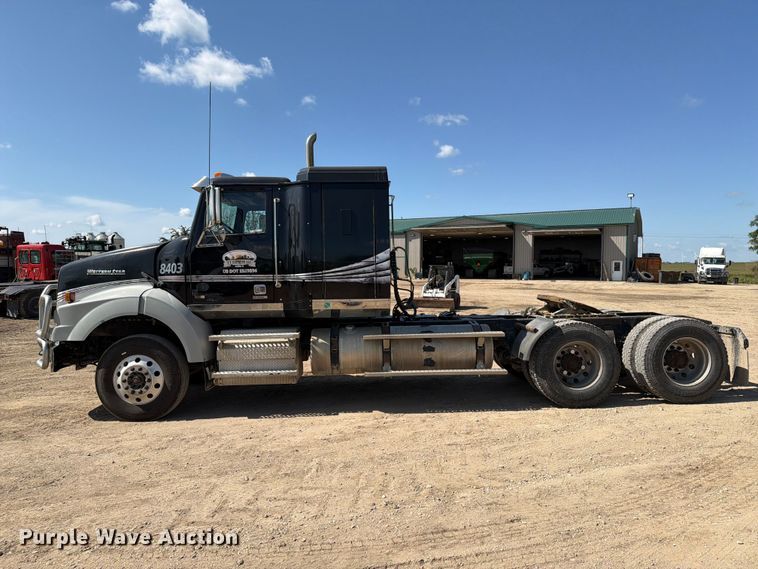 image for item FT8087 2015 Western Star 4900 semi truck