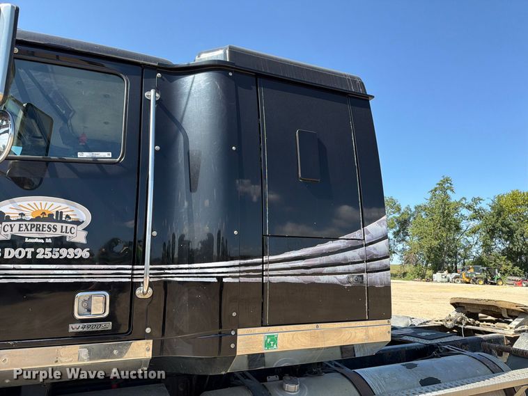 image for item FT8087 2015 Western Star 4900 semi truck