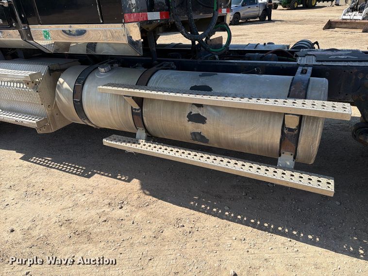 image for item FT8087 2015 Western Star 4900 semi truck