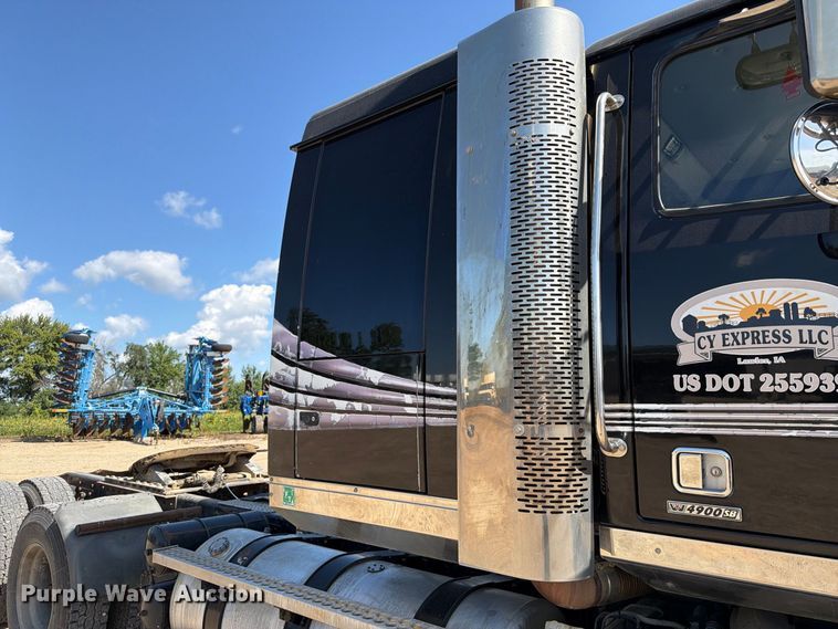 image for item FT8087 2015 Western Star 4900 semi truck