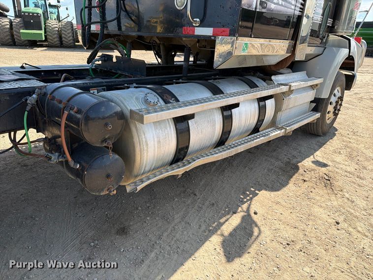 image for item FT8087 2015 Western Star 4900 semi truck