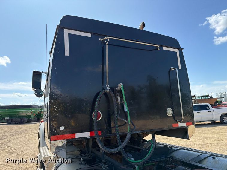 image for item FT8087 2015 Western Star 4900 semi truck