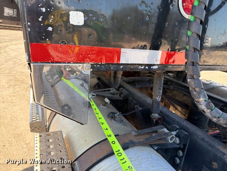 image for item FT8087 2015 Western Star 4900 semi truck