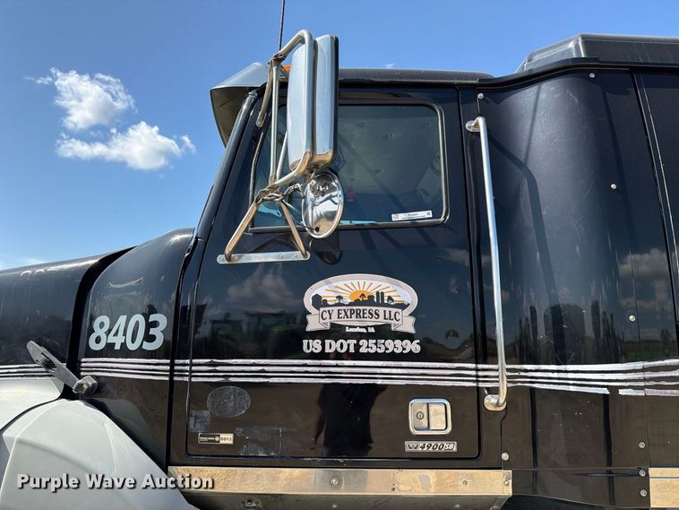 image for item FT8087 2015 Western Star 4900 semi truck
