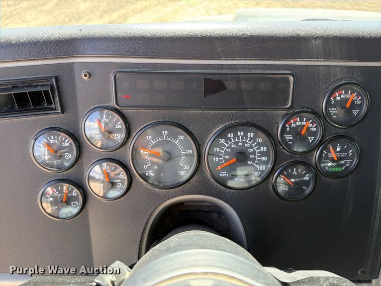 image for item FT8087 2015 Western Star 4900 semi truck