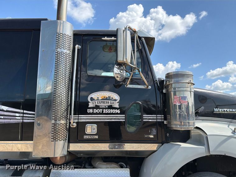 image for item FT8087 2015 Western Star 4900 semi truck