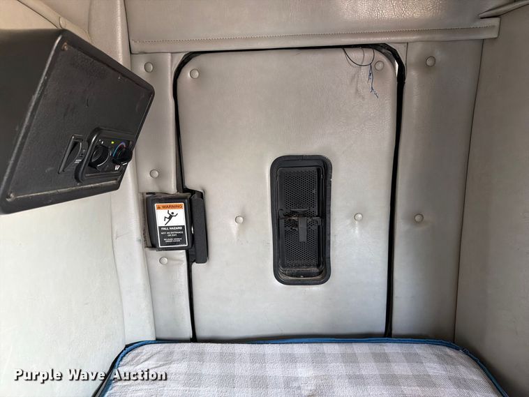 image for item FT8087 2015 Western Star 4900 semi truck