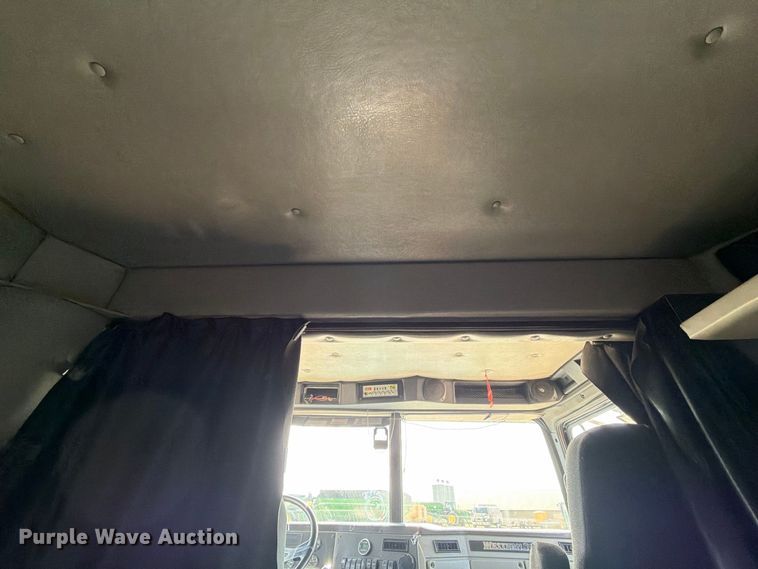 image for item FT8087 2015 Western Star 4900 semi truck