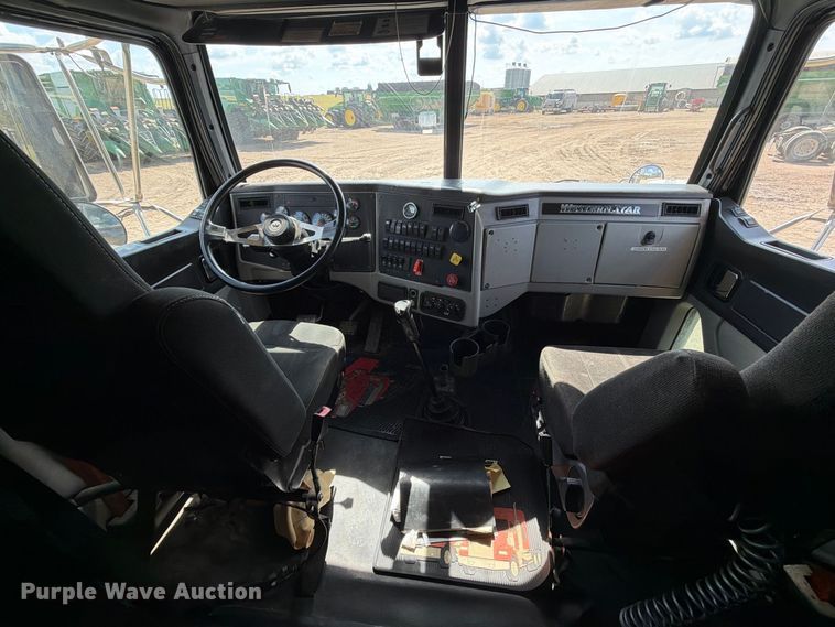 image for item FT8087 2015 Western Star 4900 semi truck