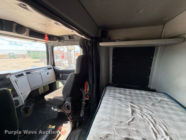 image for item FT8087 2015 Western Star 4900 semi truck