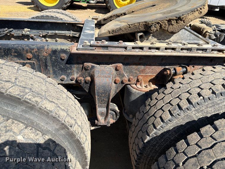 image for item FT8087 2015 Western Star 4900 semi truck