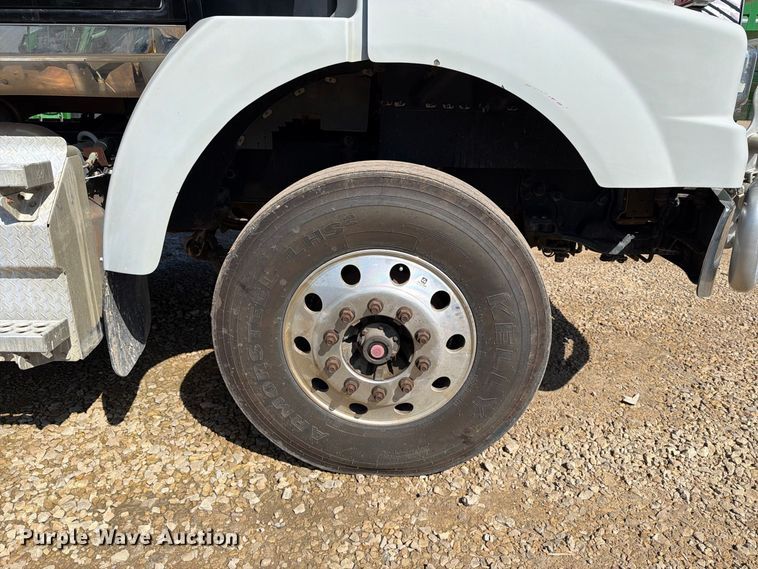 image for item FT8087 2015 Western Star 4900 semi truck