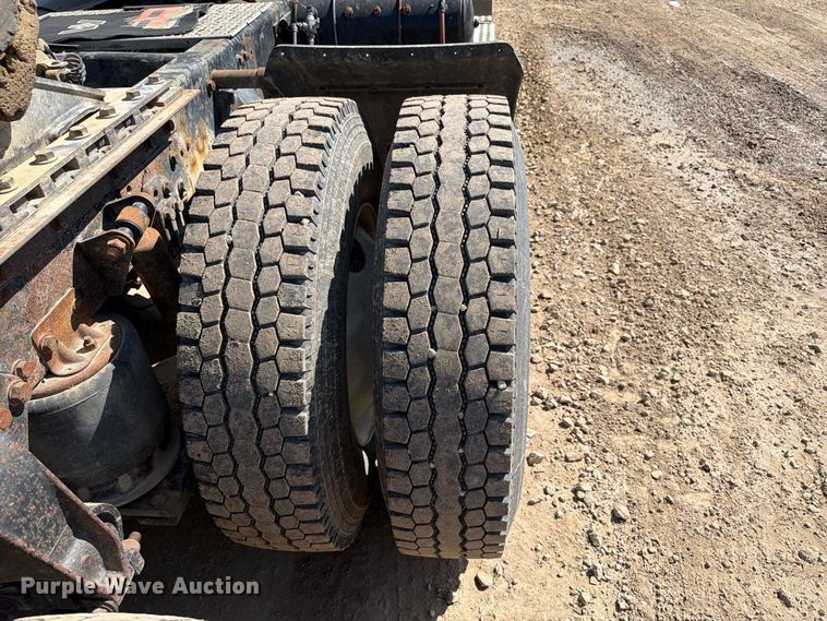 image for item FT8087 2015 Western Star 4900 semi truck