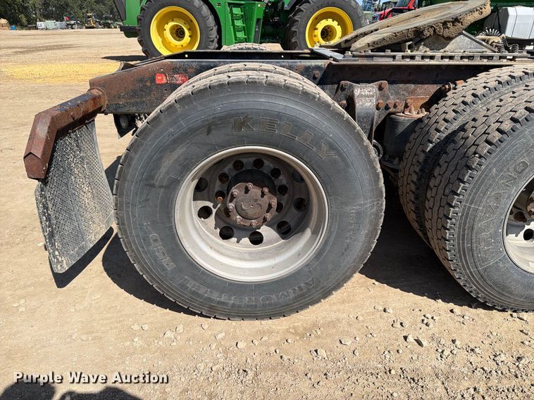 image for item FT8087 2015 Western Star 4900 semi truck