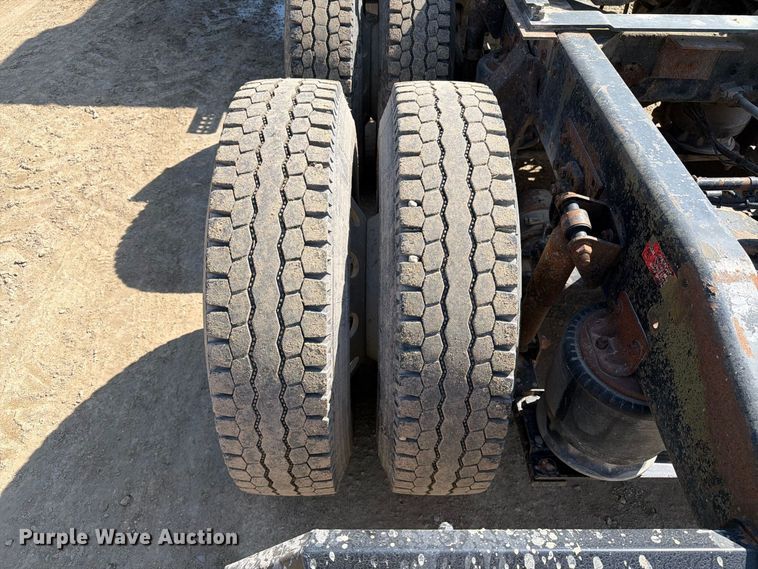 image for item FT8087 2015 Western Star 4900 semi truck