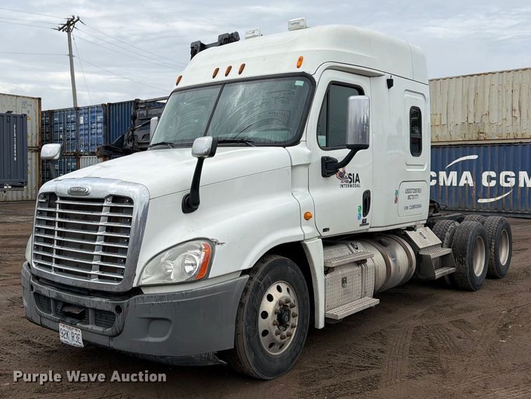 2012 Freightliner Cascadia semi truck