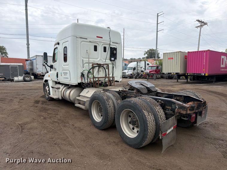 image for item FU4726 2012 Freightliner Cascadia semi truck