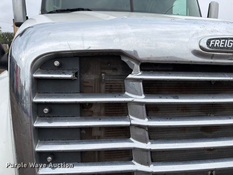 image for item FU4726 2012 Freightliner Cascadia semi truck