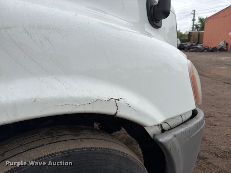 image for item FU4726 2012 Freightliner Cascadia semi truck