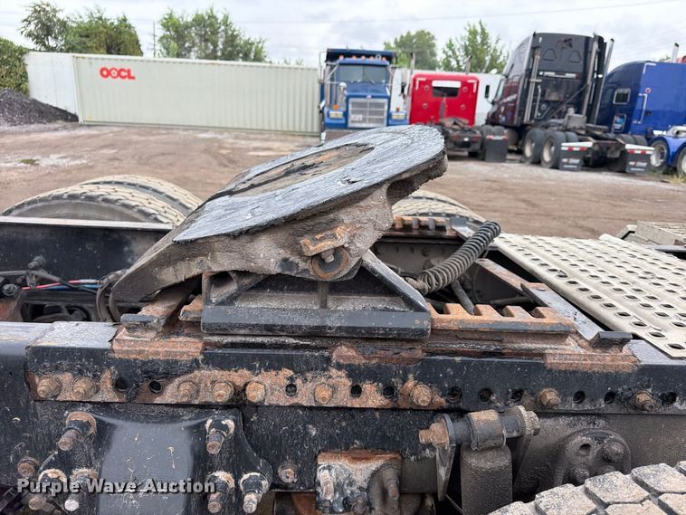 image for item FU4726 2012 Freightliner Cascadia semi truck