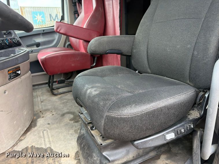 image for item FU4726 2012 Freightliner Cascadia semi truck