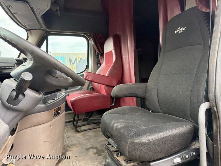 image for item FU4726 2012 Freightliner Cascadia semi truck