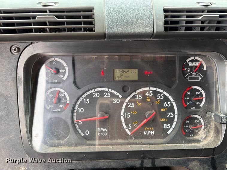 image for item FU4726 2012 Freightliner Cascadia semi truck