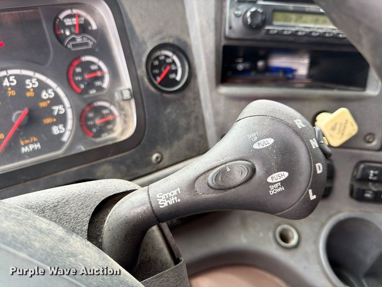 image for item FU4726 2012 Freightliner Cascadia semi truck
