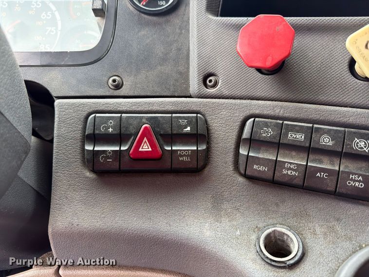 image for item FU4726 2012 Freightliner Cascadia semi truck