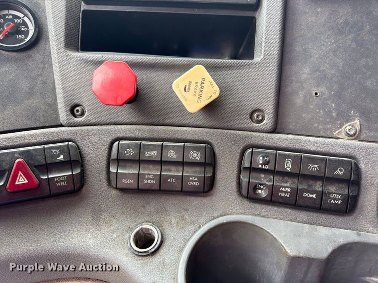 image for item FU4726 2012 Freightliner Cascadia semi truck