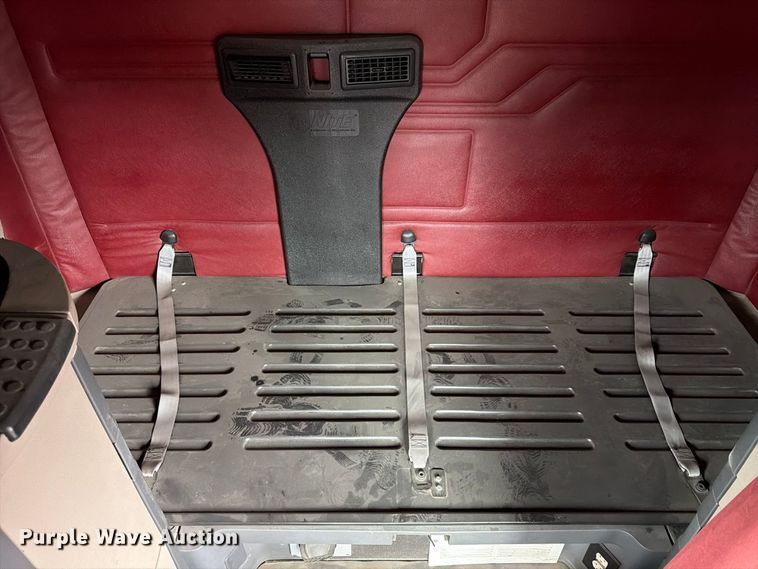 image for item FU4726 2012 Freightliner Cascadia semi truck