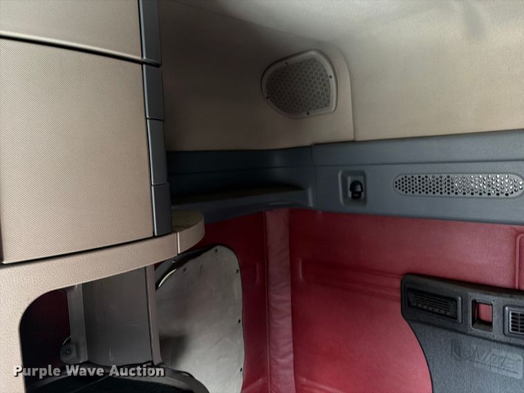 image for item FU4726 2012 Freightliner Cascadia semi truck