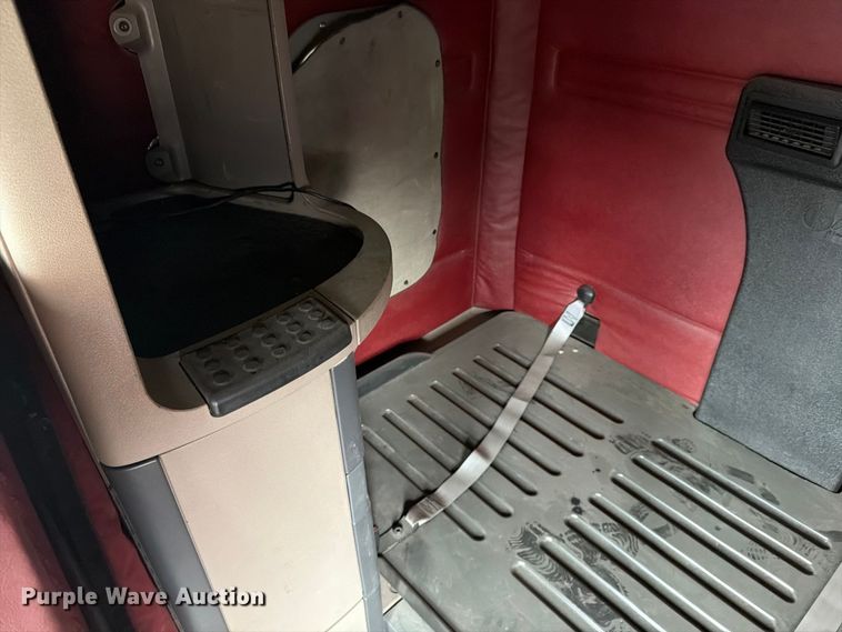 image for item FU4726 2012 Freightliner Cascadia semi truck