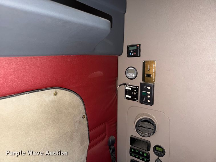 image for item FU4726 2012 Freightliner Cascadia semi truck