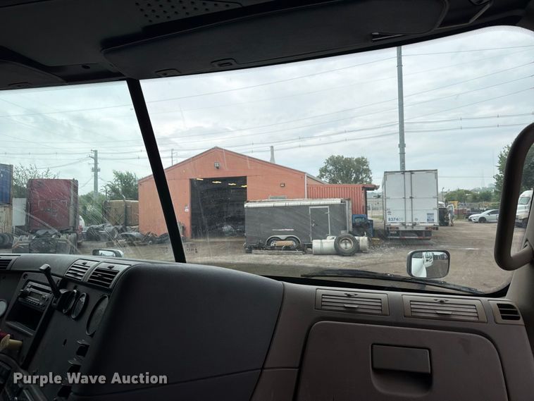 image for item FU4726 2012 Freightliner Cascadia semi truck